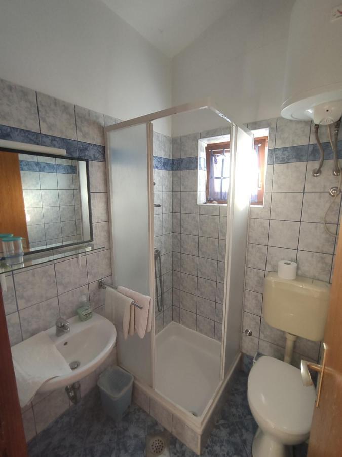 Apartments Stivic Pinezići Eksteriør bilde