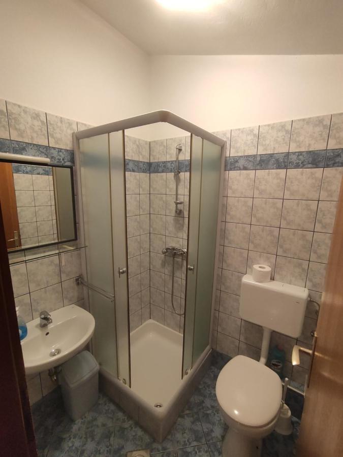 Apartments Stivic Pinezići Eksteriør bilde