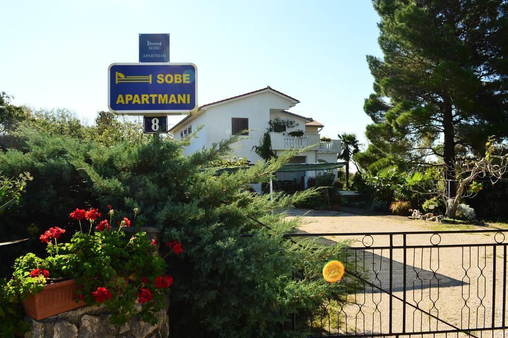 Apartments Stivic Pinezići Eksteriør bilde