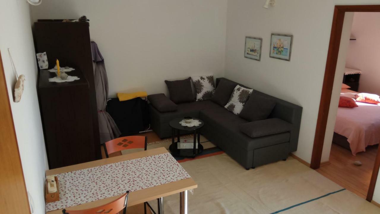 Apartments Stivic Pinezići Eksteriør bilde