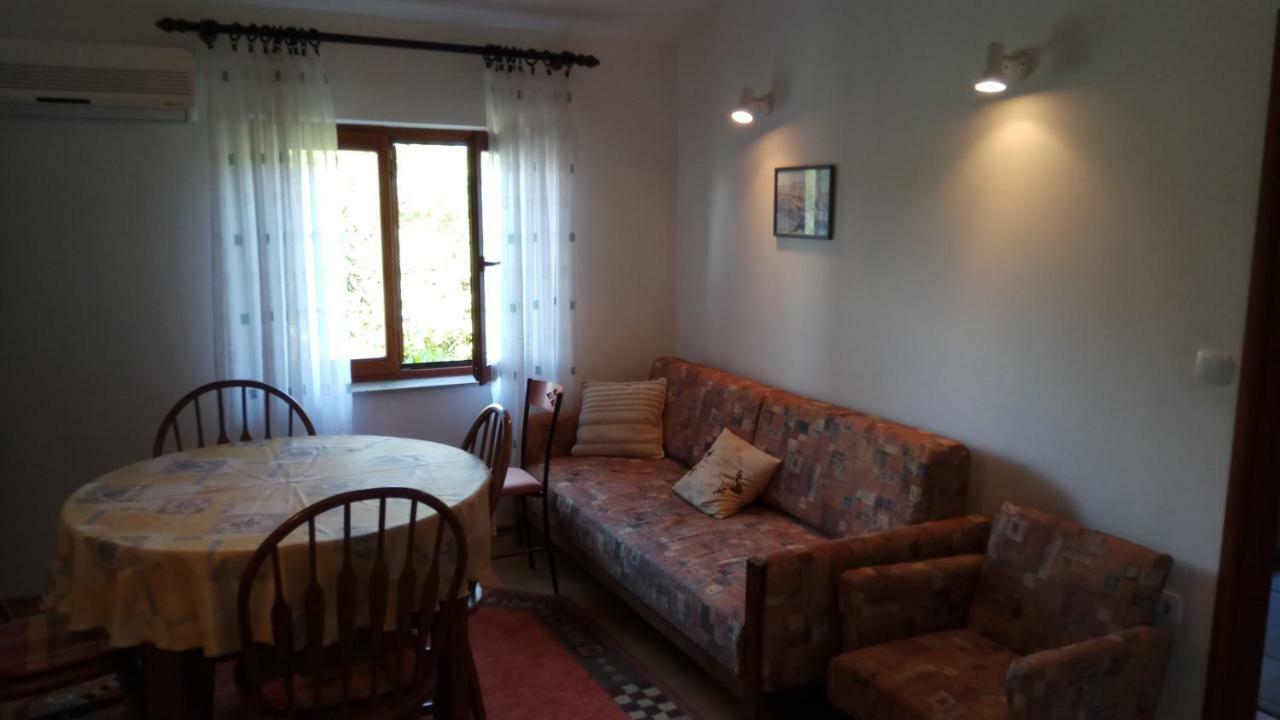 Apartments Stivic Pinezići Eksteriør bilde
