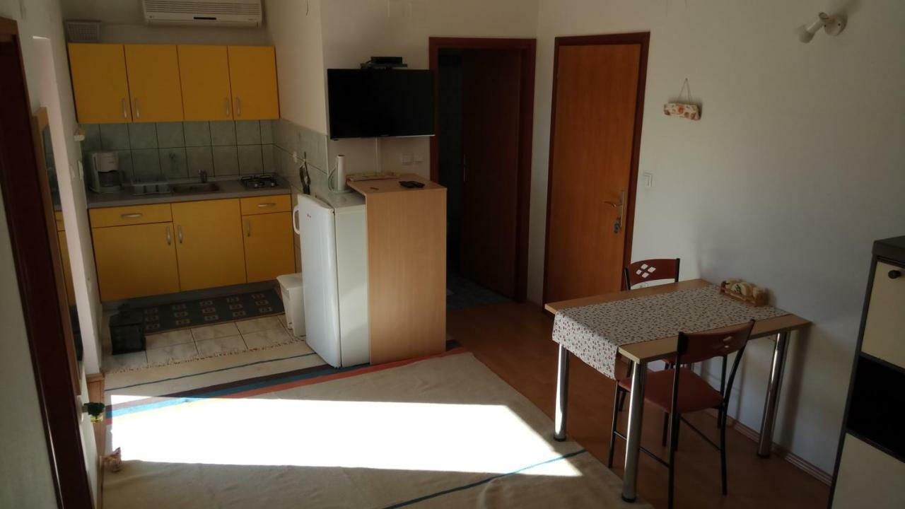Apartments Stivic Pinezići Eksteriør bilde