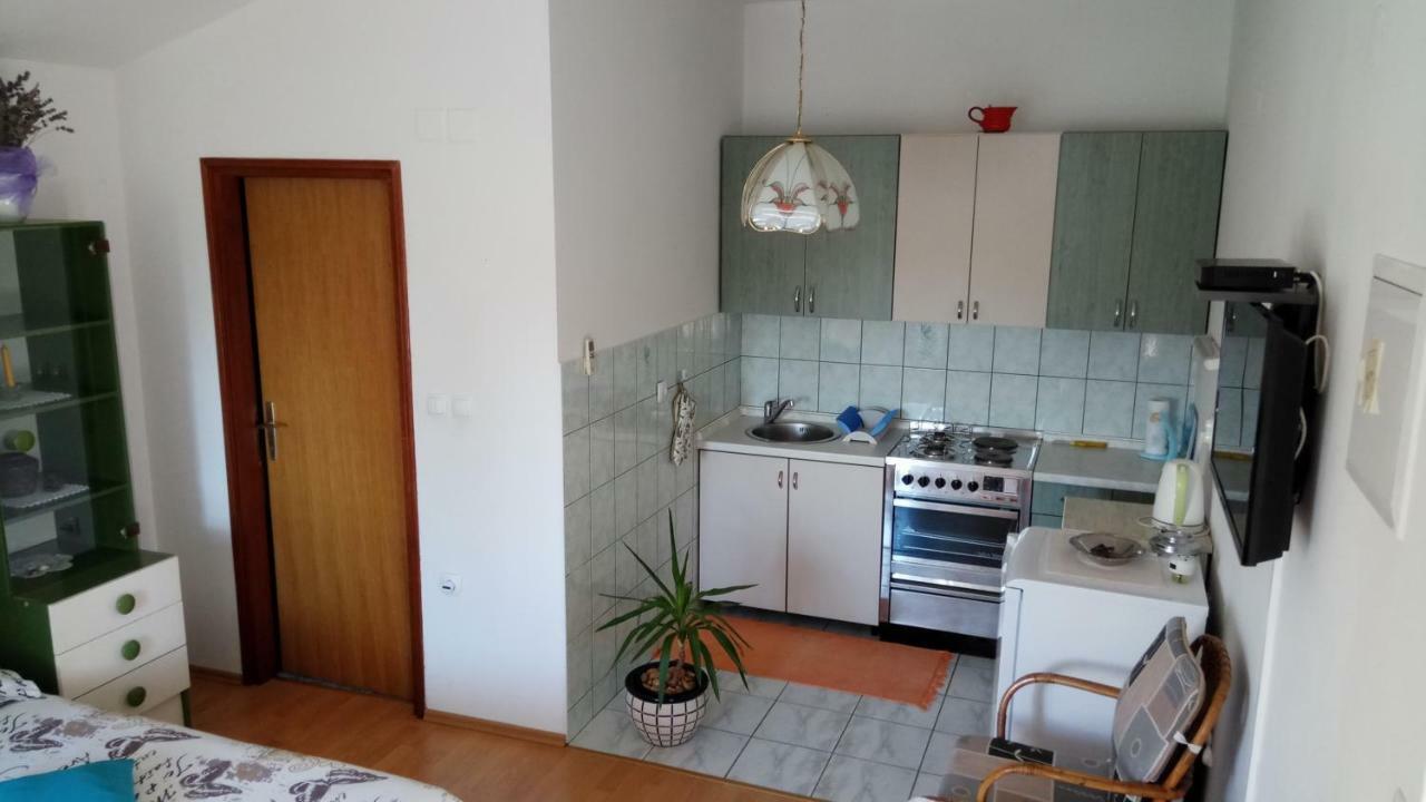 Apartments Stivic Pinezići Eksteriør bilde