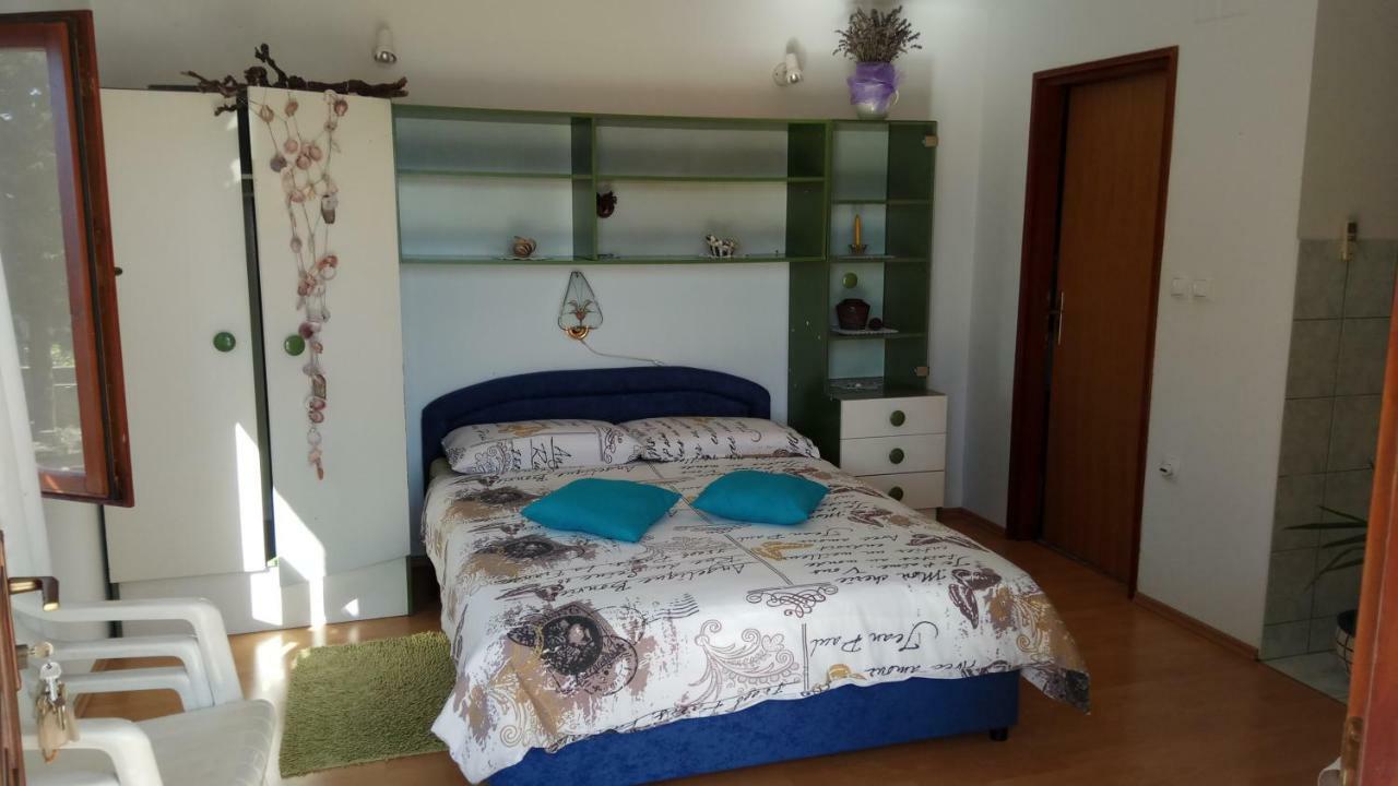 Apartments Stivic Pinezići Eksteriør bilde
